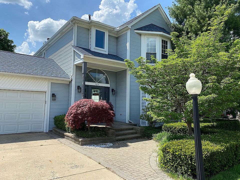 1st image of 787 Woodleigh Way