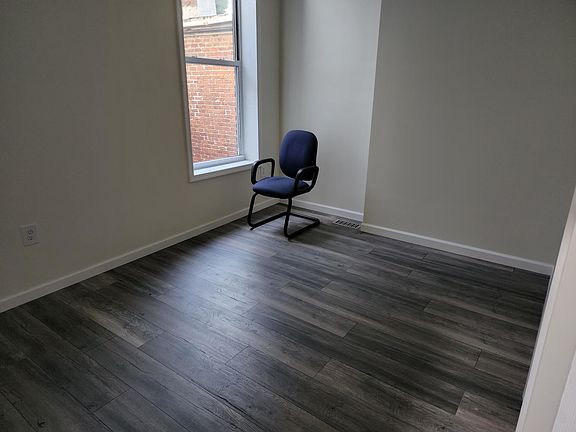 3rd image of 1112 W Marshall St