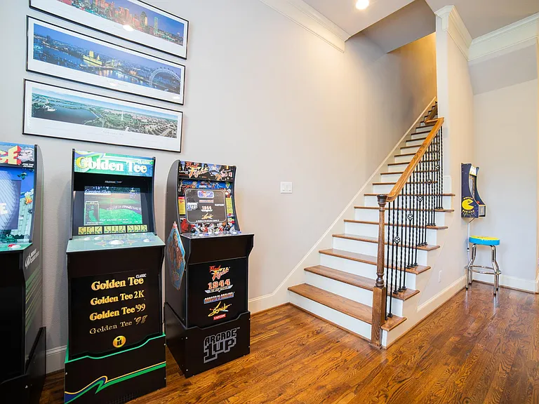 2127 Canton St — Photo 12