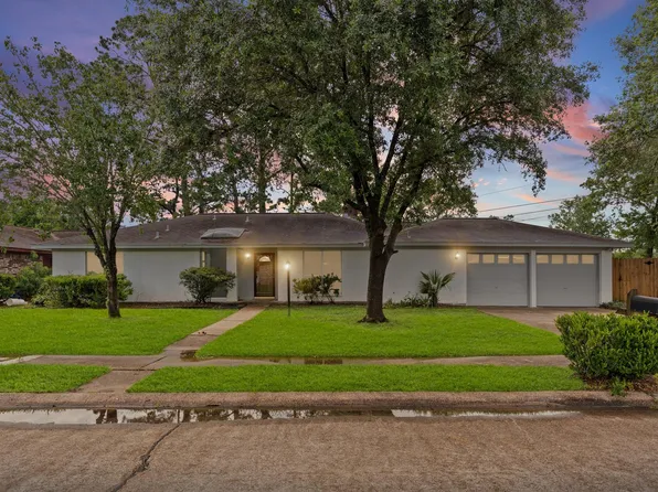 4205 Queenswood St, Baytown, TX 77521