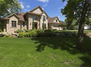 110 Peninsula Rd, Medicine Lake, MN 55441