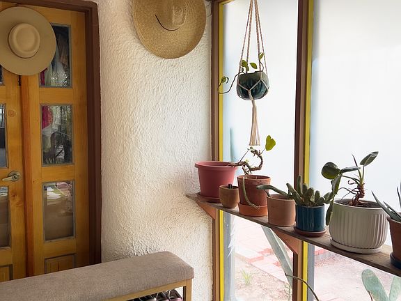 Arizona room (front entrance)