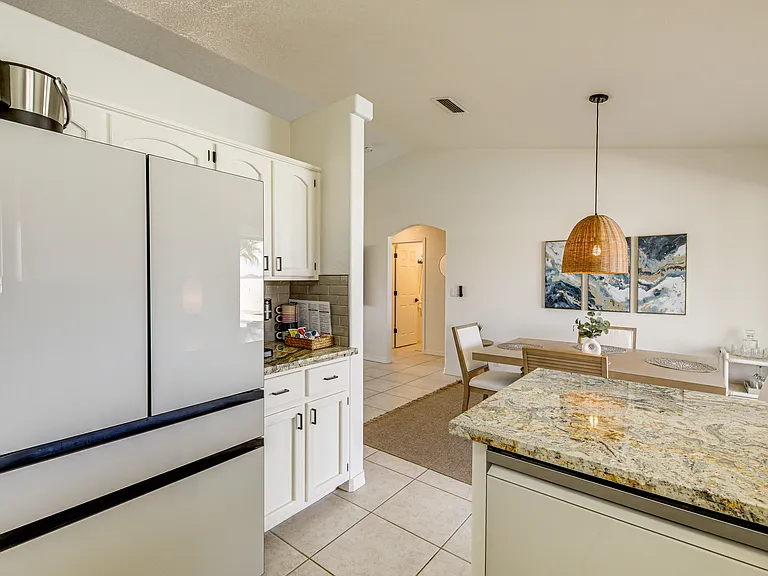 2811 Oakridge Dr — Photo 12
