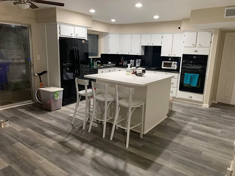 2838 Clay Ave — Photo 8
