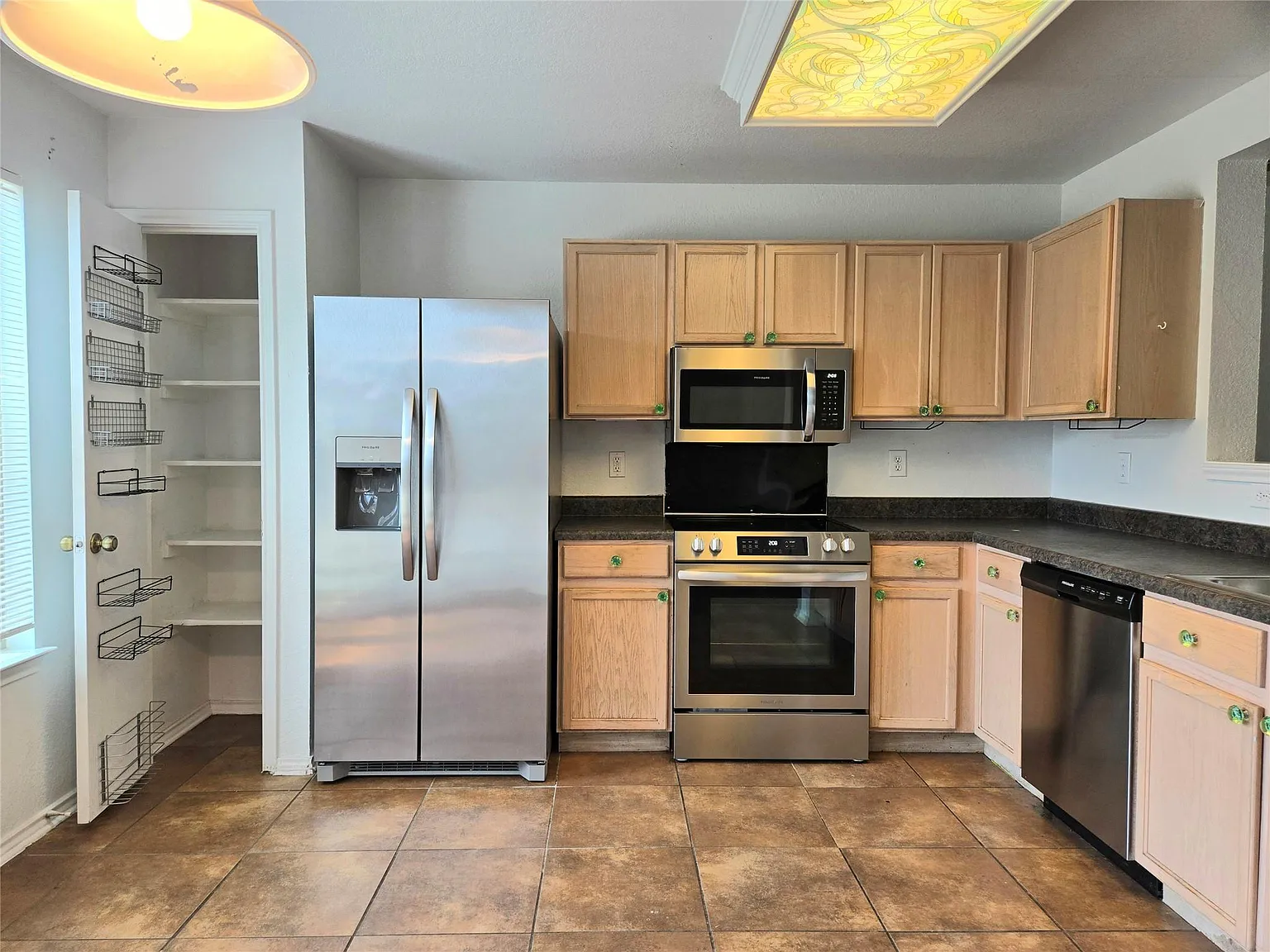 3 bed, 2.5 bath, 1483 sqft, $1,750 — Photo 4