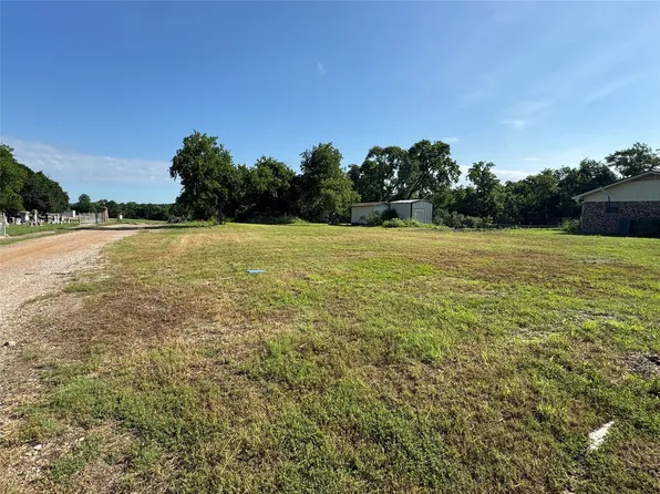 203 Oak St, Honey Grove, TX 75446