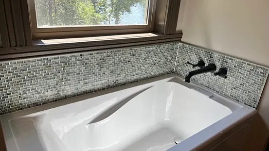 King bedroom #3 soaking tub with river views.