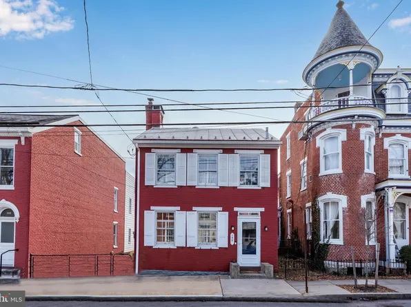 146 W South St, Carlisle, PA 17013