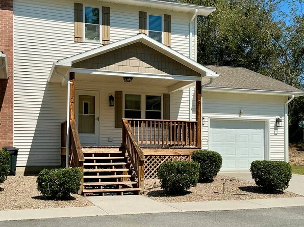 819 W Riverside Ave, Alderson, WV 24910