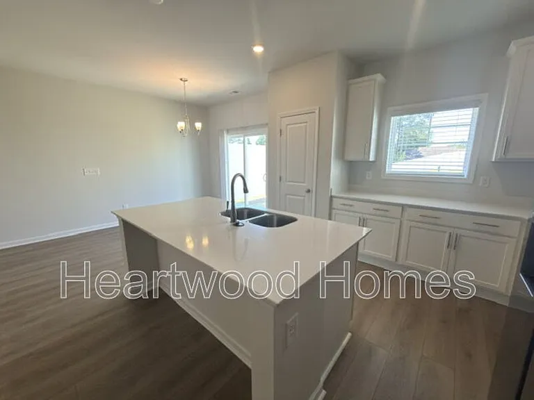 121 Bartlett Dr — Photo 7
