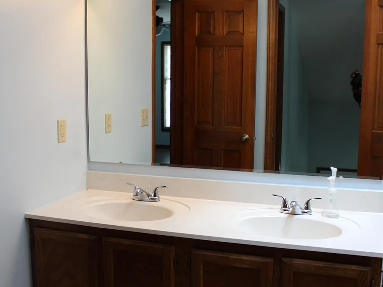 6034 Sawmill Woods Dr — Photo 16