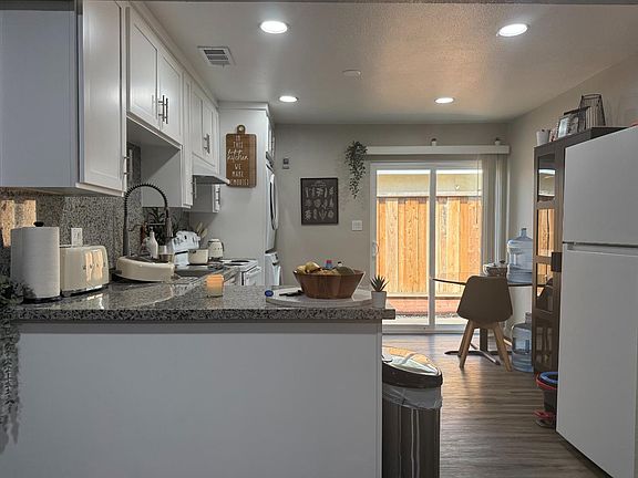 4th image of 1004 Middlecoff Ave