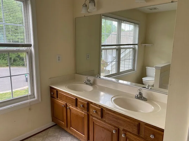 6108 Shrewsbury Sq — Photo 11
