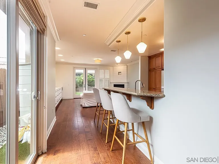 1368 Oliver Ave — Photo 16