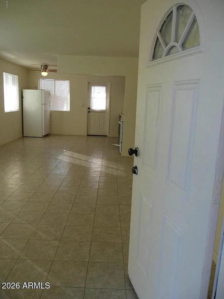 2 bed, 1.0 bath, 3030 sqft, $1,700 — Photo 3