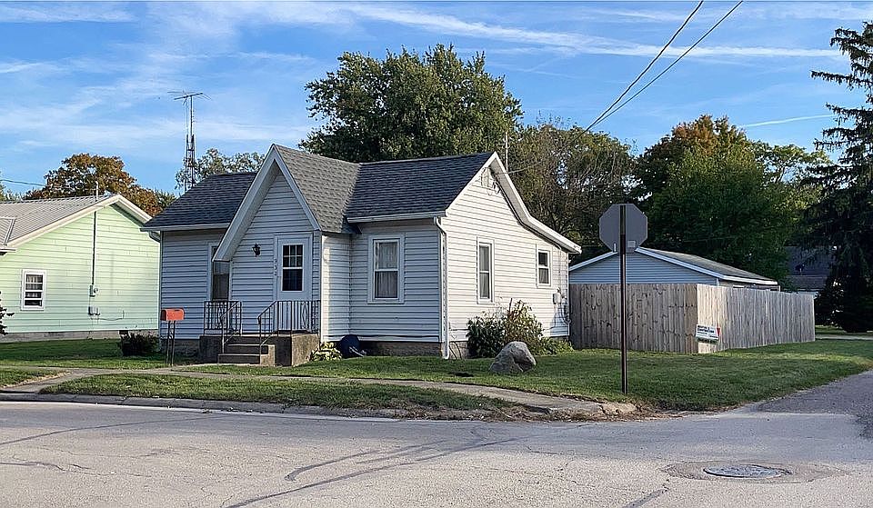 1st image of 932 Hughes St