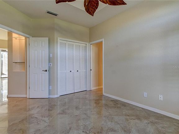5th image of 230 Old Oak Cir