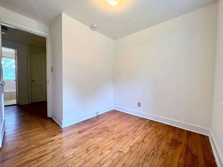 Latham Park Manor — Photo 57
