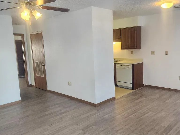 180 Ashwood Dr #C — Photo 2
