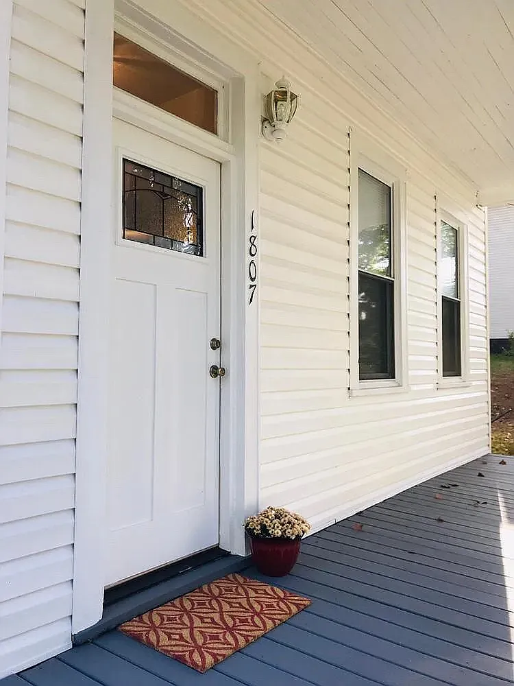 2 bed, 1.5 bath, 1925 sqft, $1,275 — Photo 1
