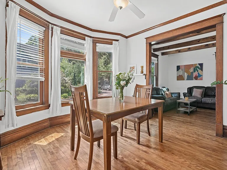 1002 Oxford St N — Photo 13