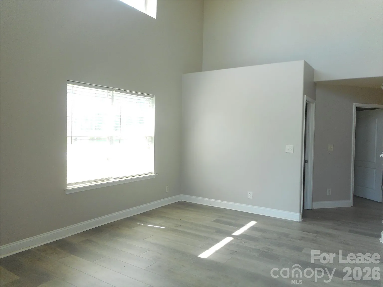 4 bed, 3.0 bath, 2012 sqft, $2,450 — Photo 4