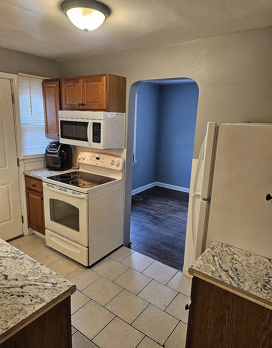 4 bed, 1200 sqft, $1,700 — Photo 3