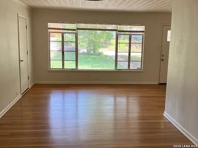 606 Blakeley Dr — Photo 3