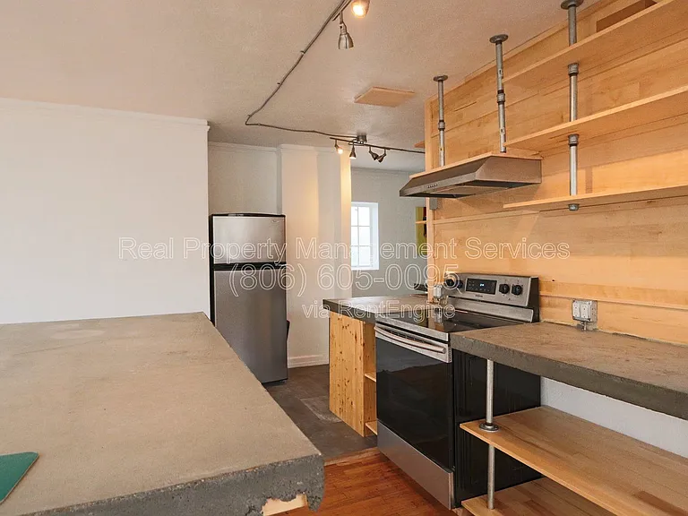 1312 Avenue J #B — Photo 2