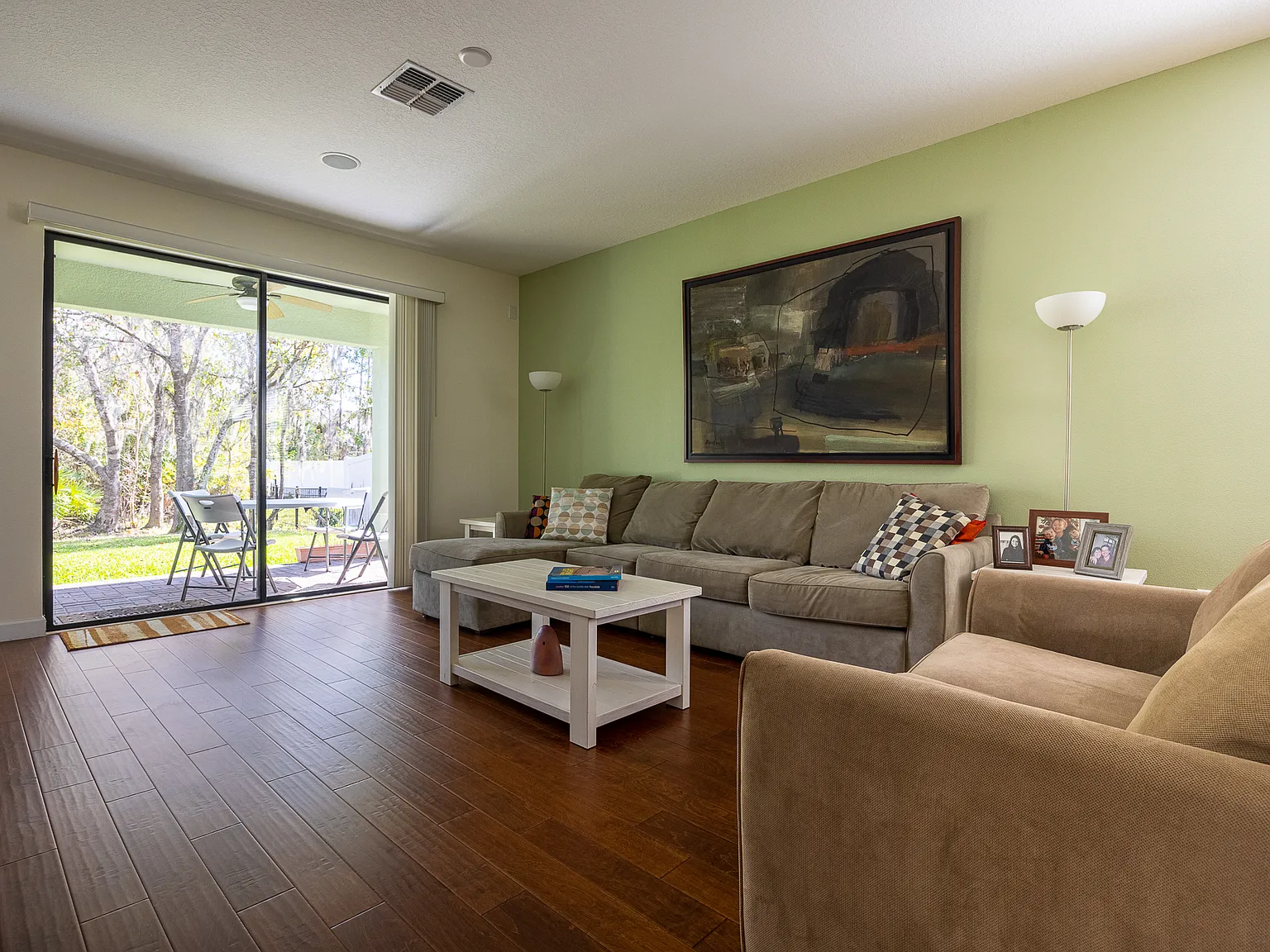 3 bed, 1979 sqft, $3,300 — Photo 4