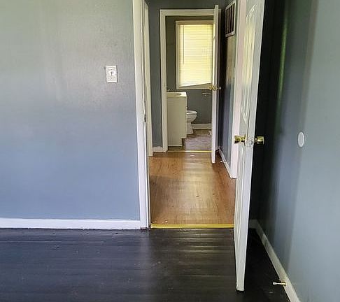 4th image of 2025 N Oxford St