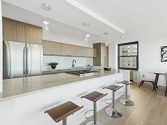 4th image of 3440 N Lake Shore Dr APT 17A