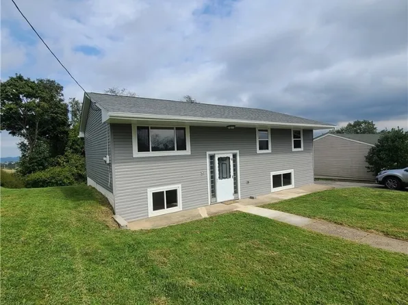 14 Hillcrest Dr, Martins Ferry, OH 43935