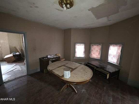3rd image of 921 6th Ave
