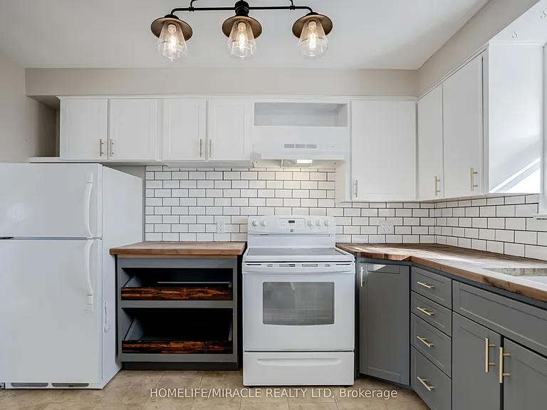 34 Elizabeth St S #A — Photo 6