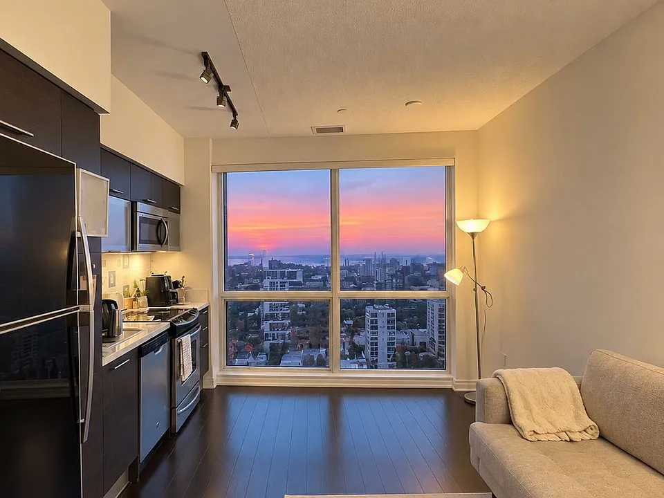 386 Yonge St #3506