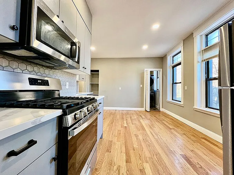 1914 Beacon St #3 — Photo 1