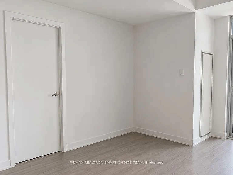 1005 Dundas St E #117 — Photo 11