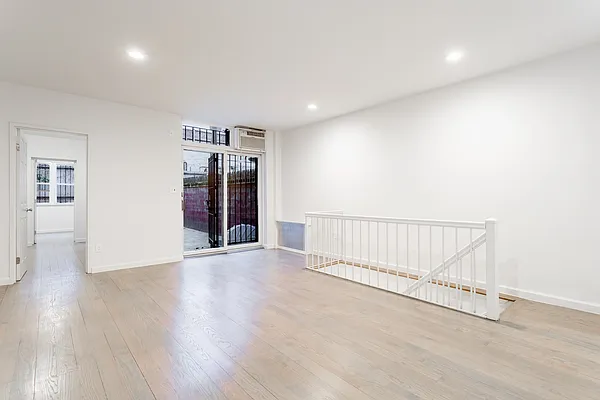 Rented by Bond New York | media 14