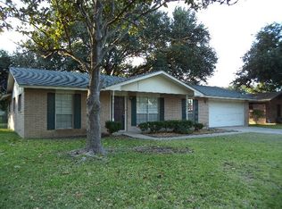 202 N Leonard Ln, Seguin, TX 78155