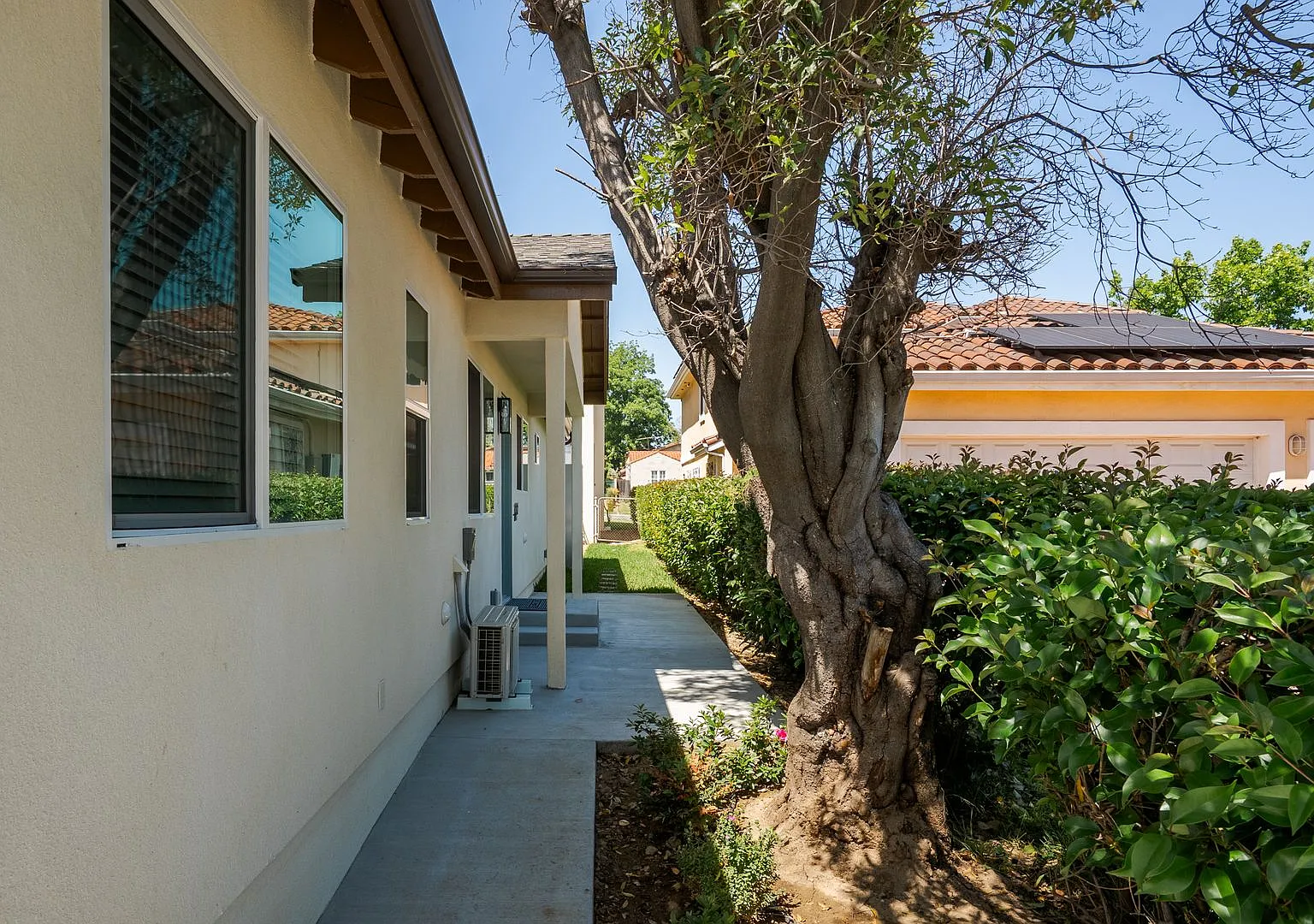 2 Bed | 2 Bath | Alhambra School District — Photo 2