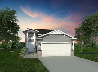 1238 Highland Ln W, West Fargo, ND 58078