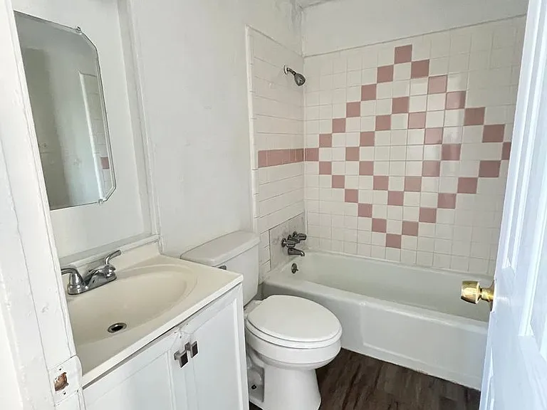 Eastgate Apartments — Photo 9