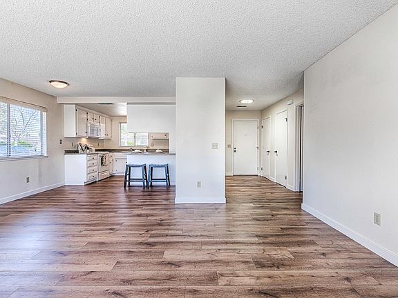5th image of 441 Twin Lakes Circle