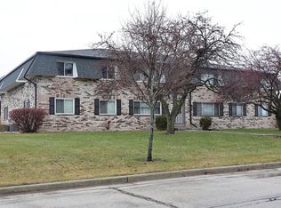 10323 W Whitnall Edge Dr UNIT 203, Franklin, WI 53132