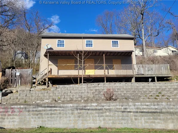 279 Hull Ave, Cedar Grove, WV 25039