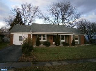 16 Expert Ln, Willingboro, NJ 08046