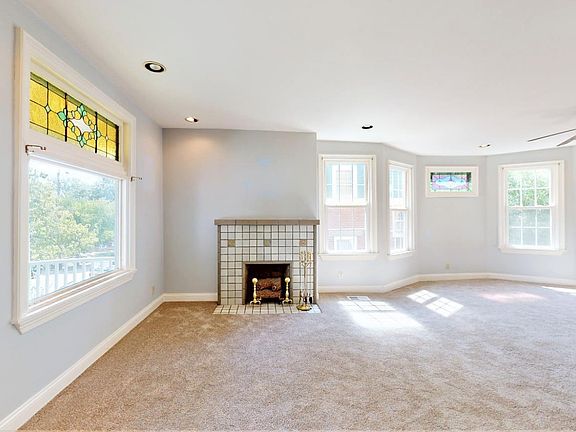 3rd image of 4003 Ballard Ave