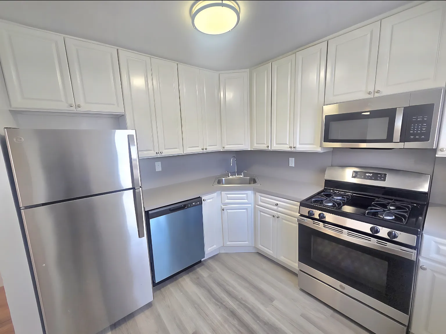 2 bed, 895 sqft, $2,698 — Photo 4