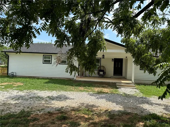 1645 Elm Springs Rd, Springdale, AR 72762